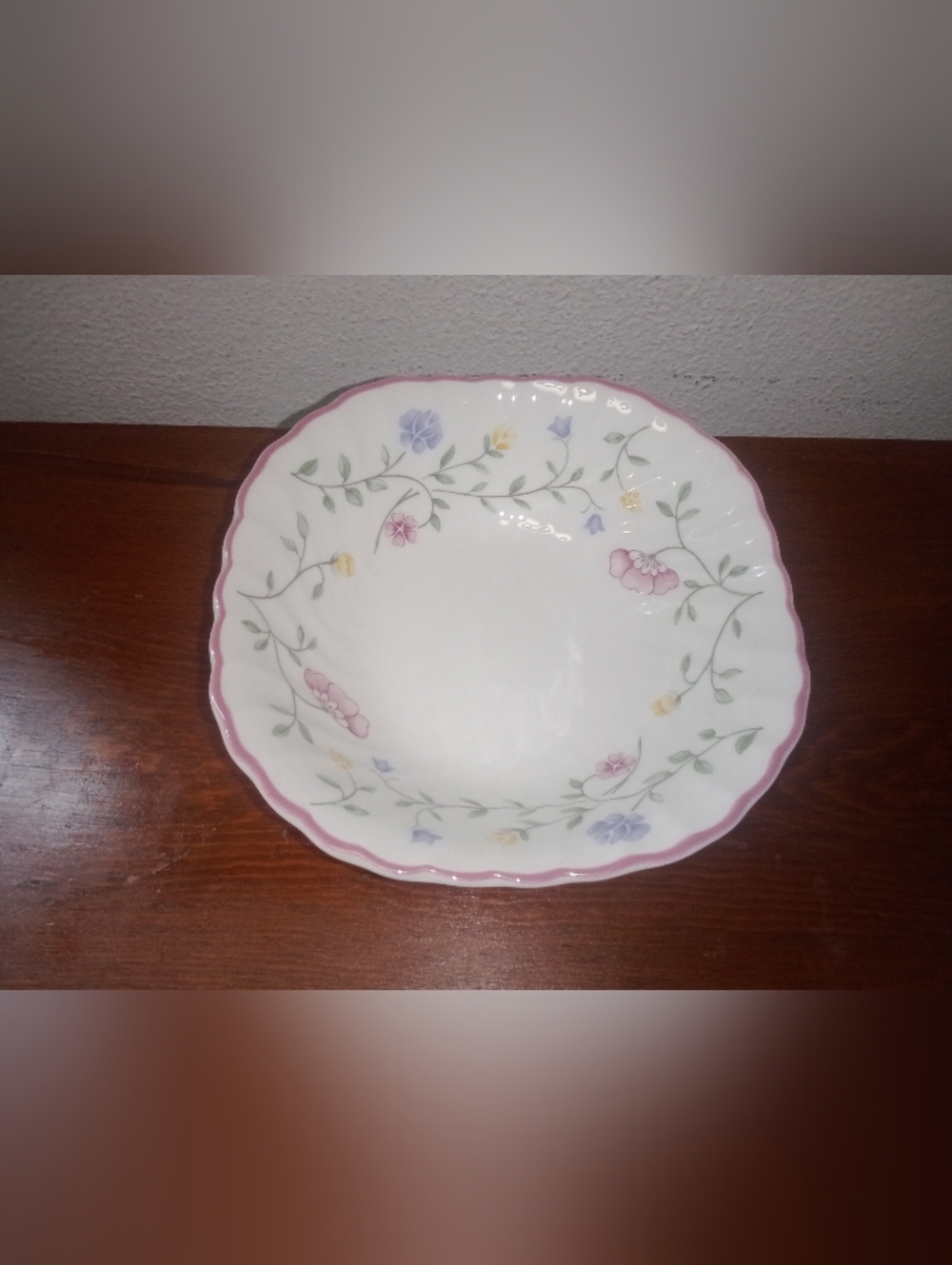 Vintage Johnson Brothers Summer Chintz  6 3/8" Diameter Bowl